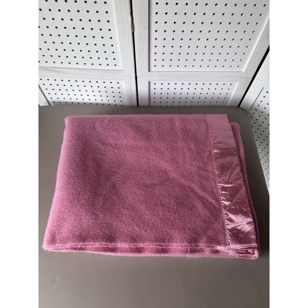 VTG Harmony House Washable Wool Satin Trim Pink‎ Blanket 88.5" x 70"